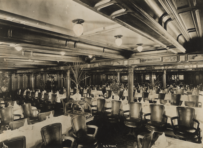 France (CGT 1912), salle à manger de seconde classe. / Crédit : collection French Lines & Compagnies